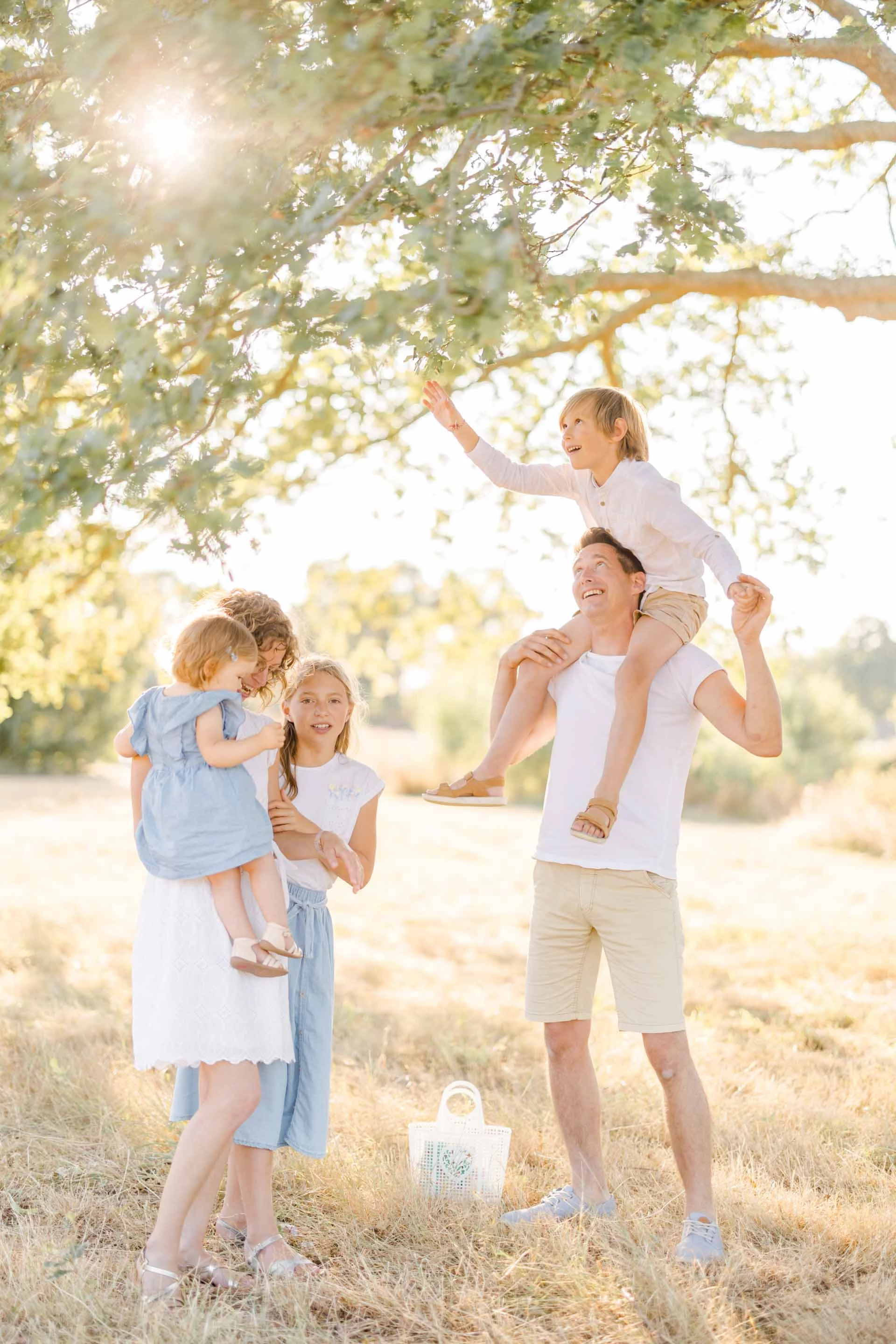 bonheur événement robe enfant sourire
